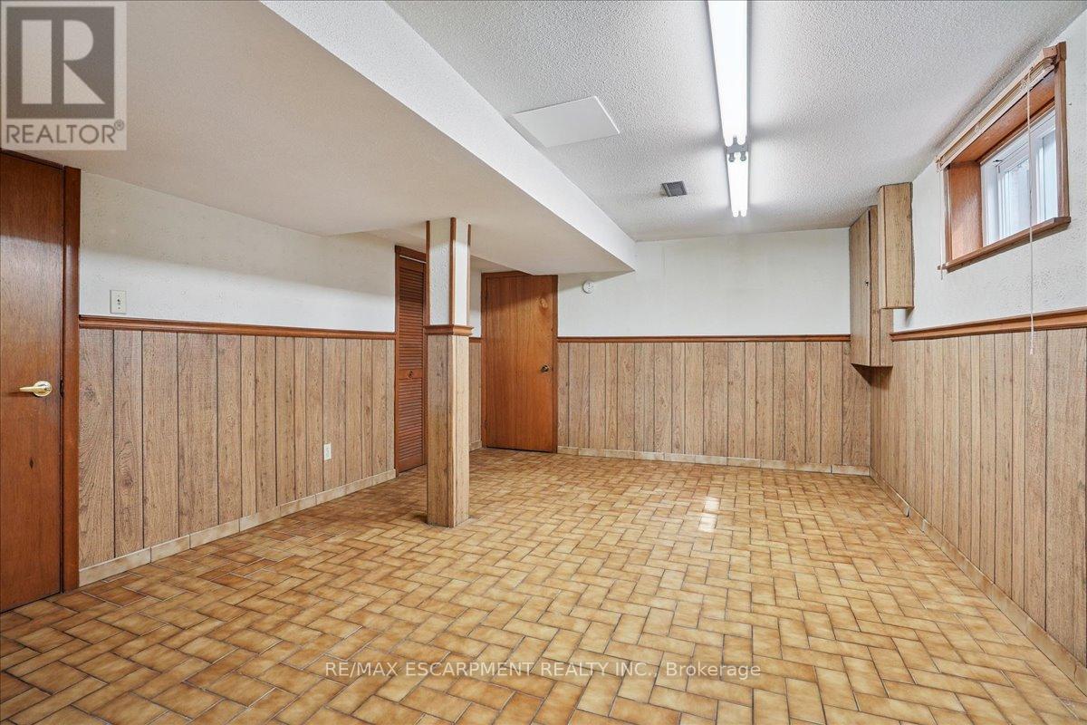 Photo 31 of 100 Taymall Street, Hamilton ON