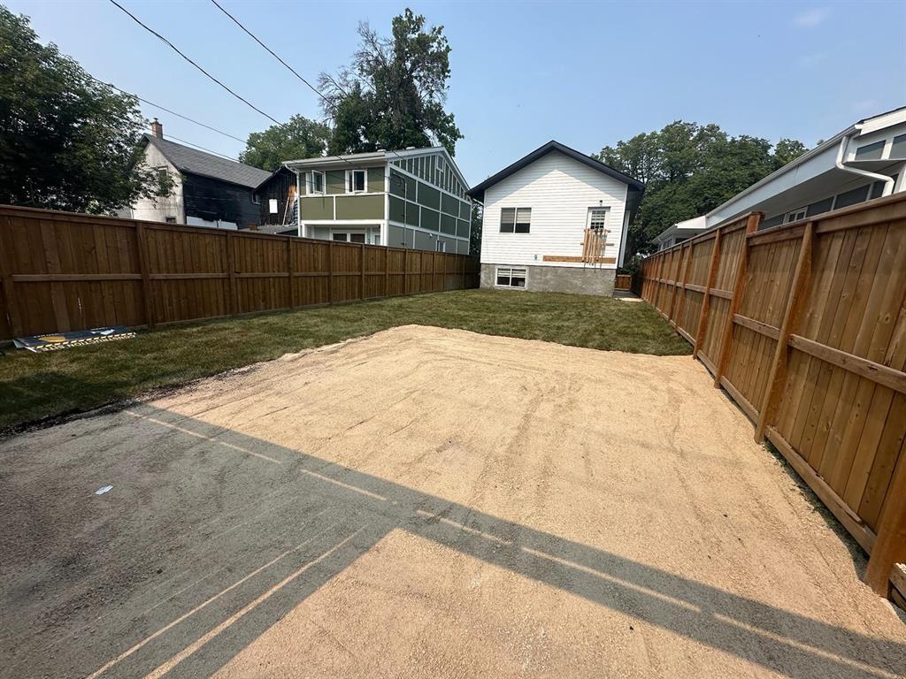 Photo 17 of 572 Ross Avenue, Winnipeg MB