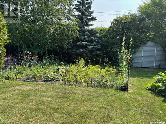 Photo 36 of 204 Shevchenko Crescent, Canora SK