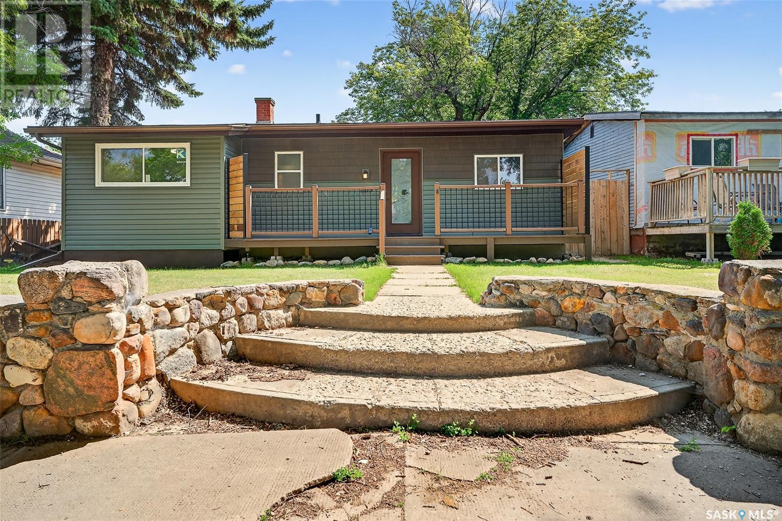 Photo 1 of 895 Willow Avenue, Moose Jaw SK