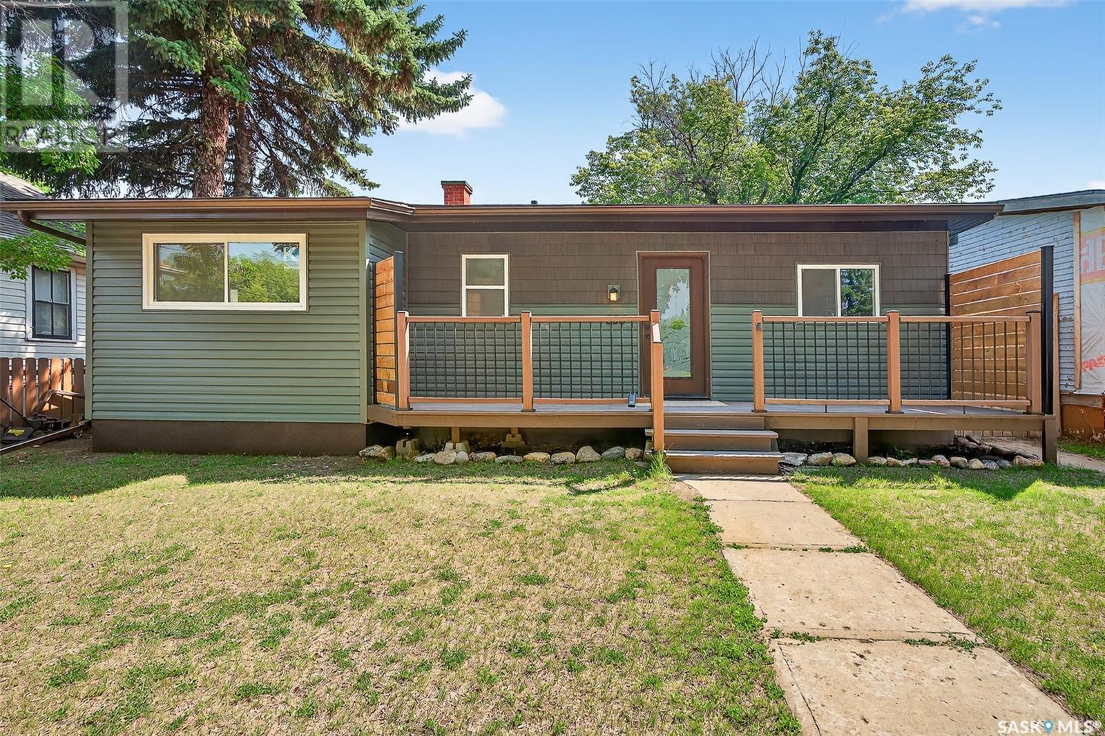 Photo 35 of 895 Willow Avenue, Moose Jaw SK