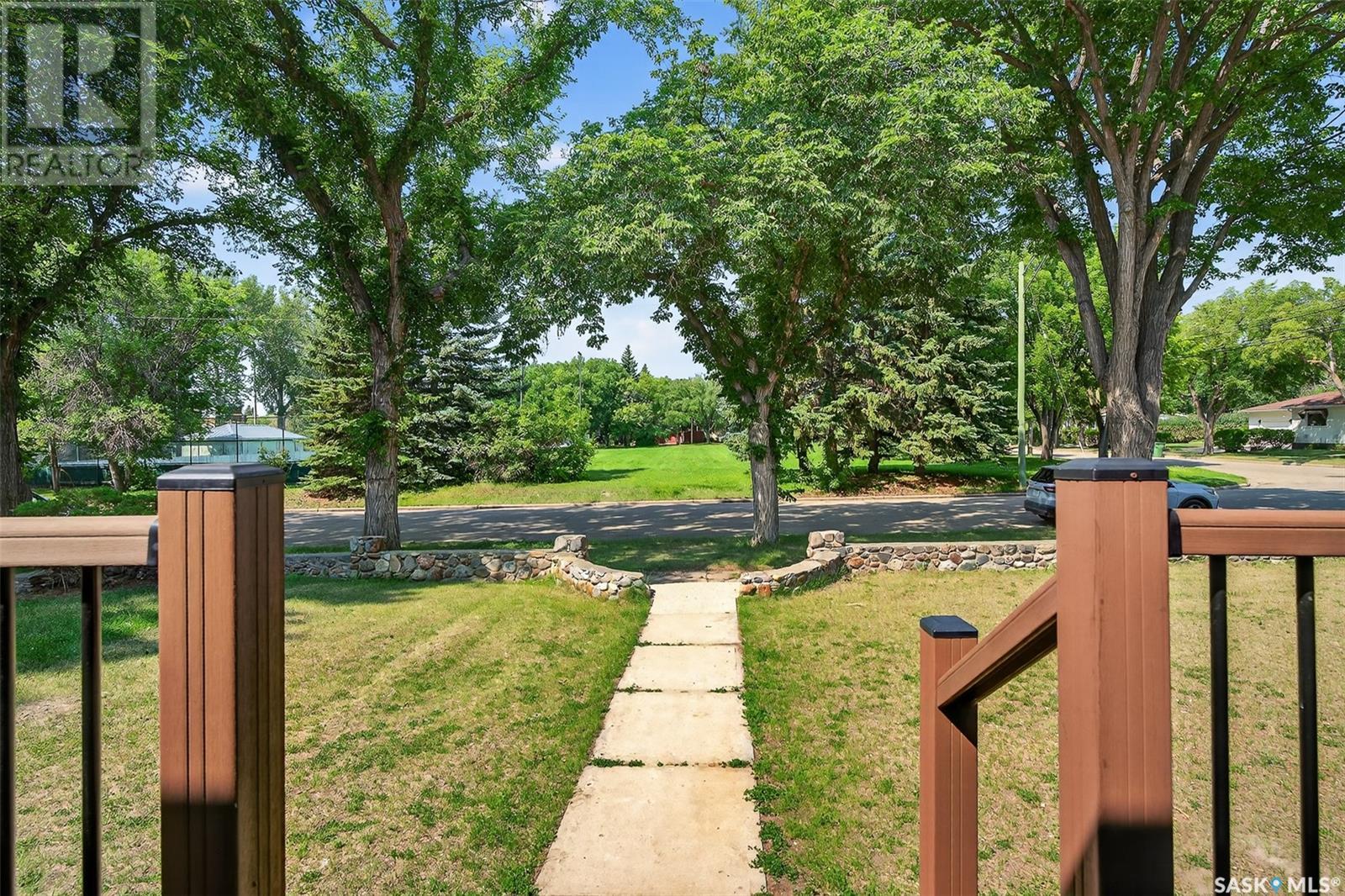 Photo 4 of 895 Willow Avenue, Moose Jaw SK