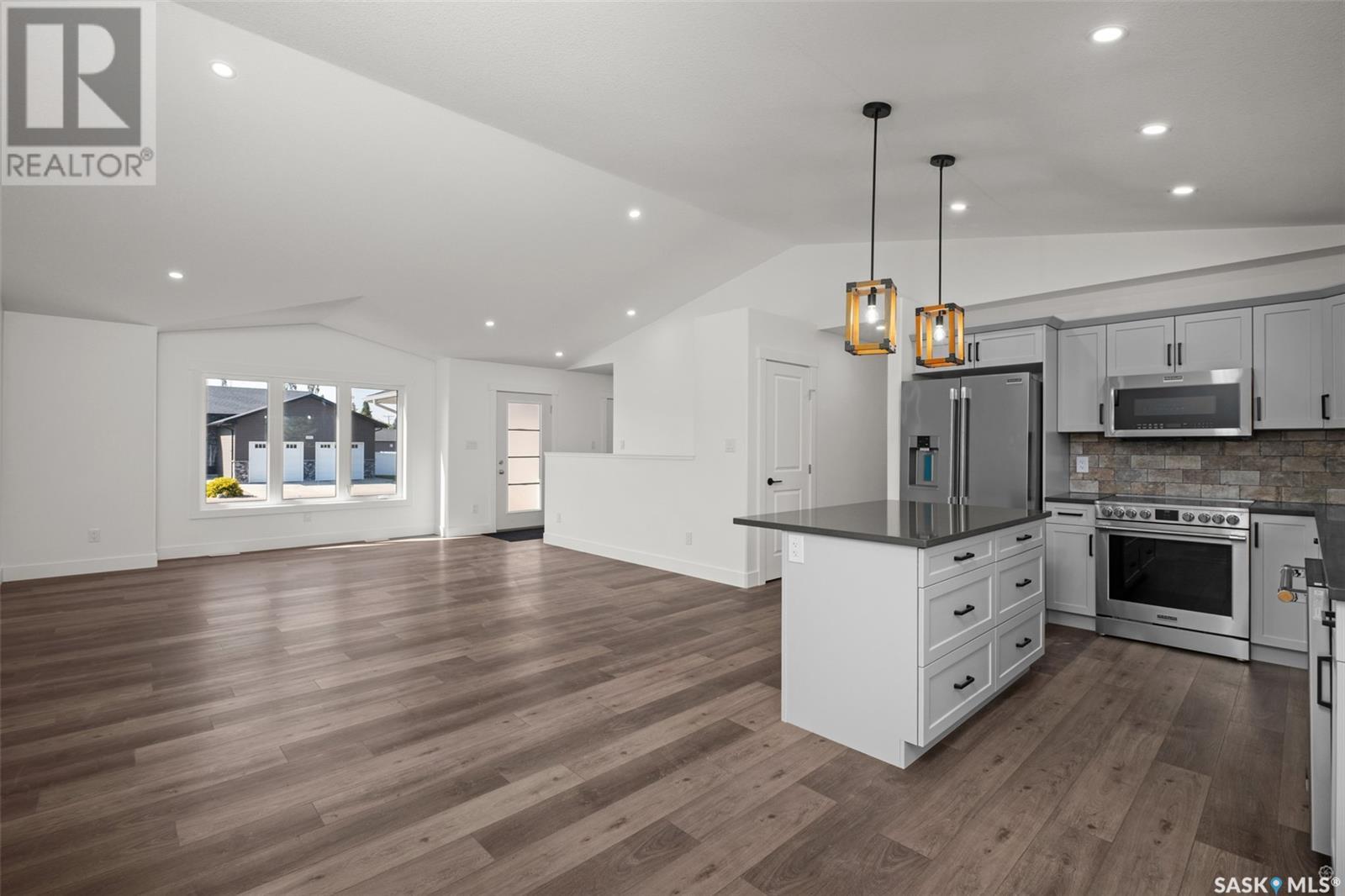 Photo 11 of 216 Kestrel Court, Rosthern SK