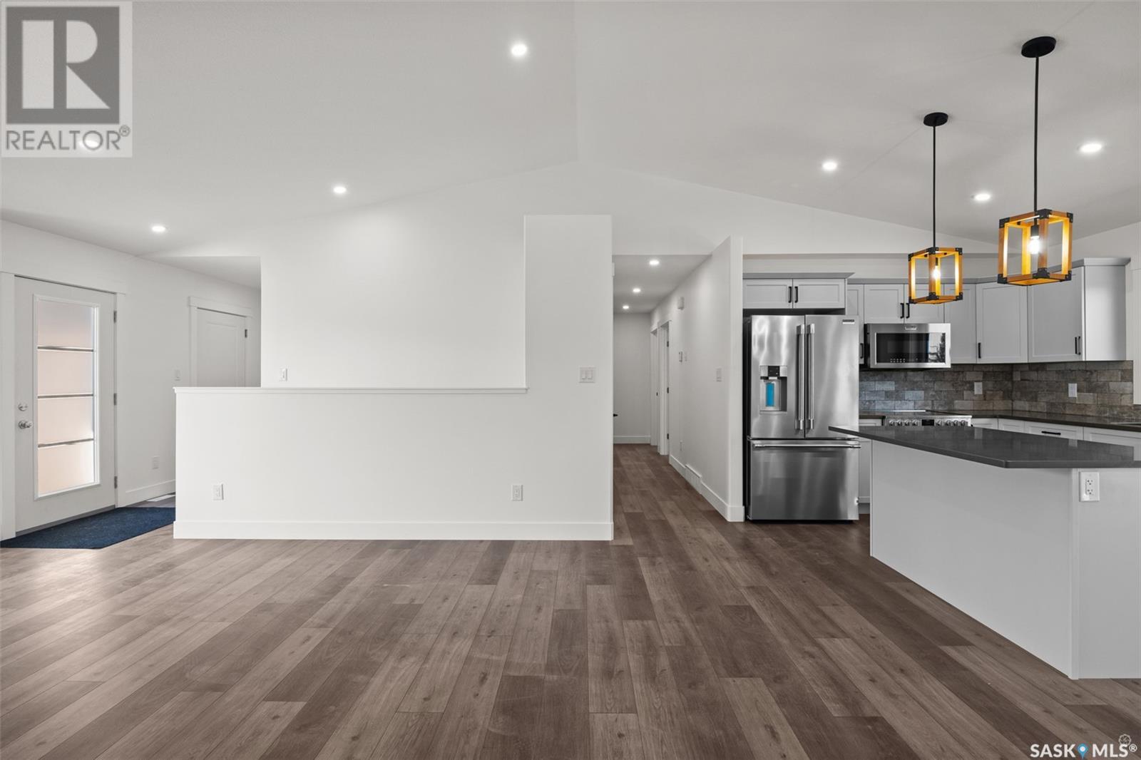 Photo 5 of 216 Kestrel Court, Rosthern SK