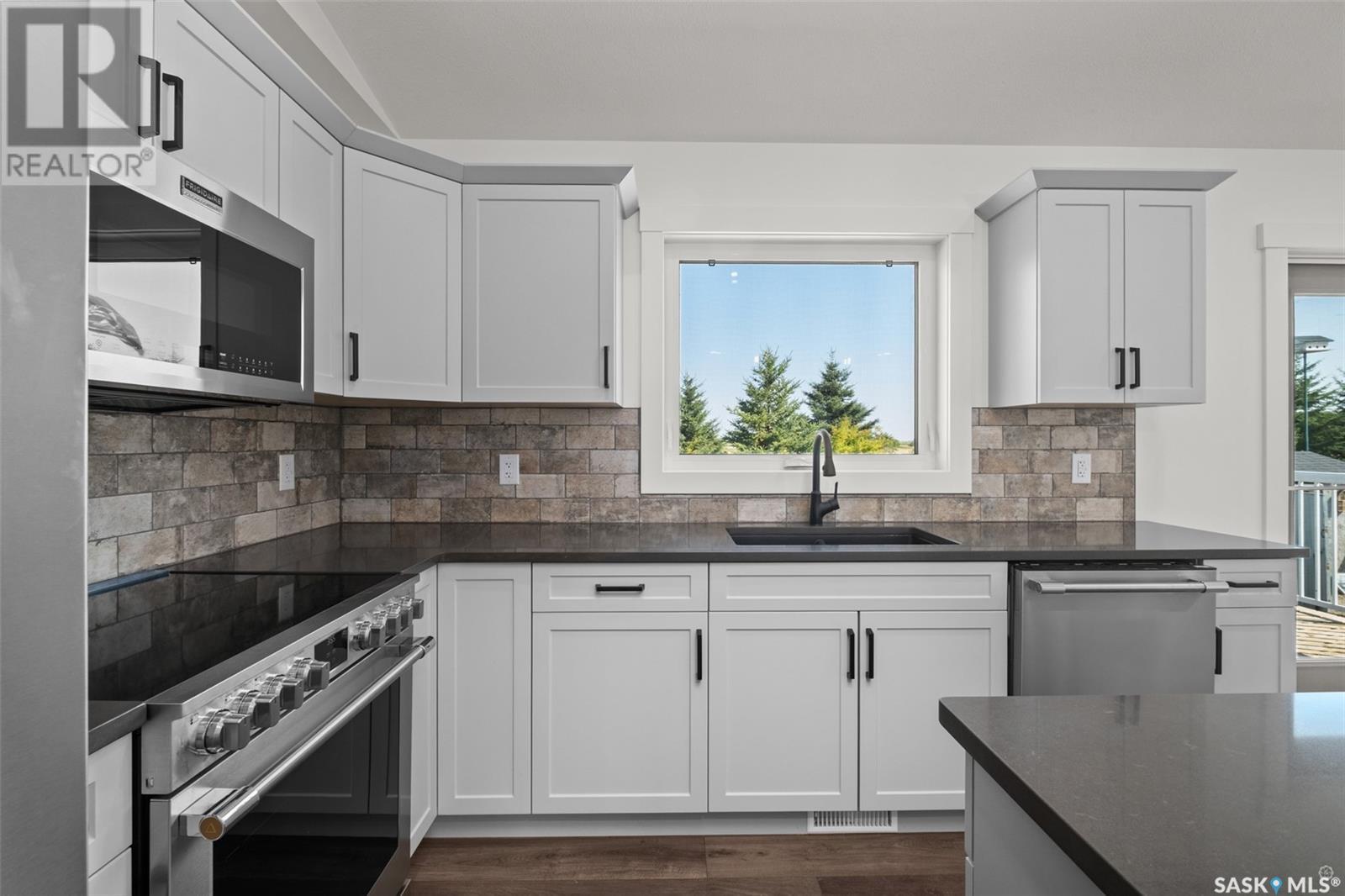 Photo 8 of 216 Kestrel Court, Rosthern SK