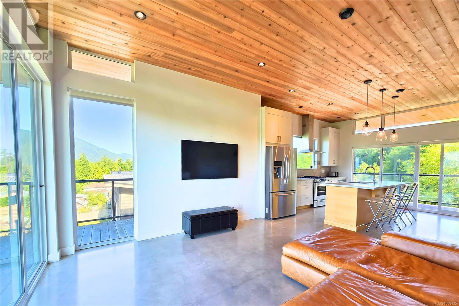 604 Alberto Rd, Tofino