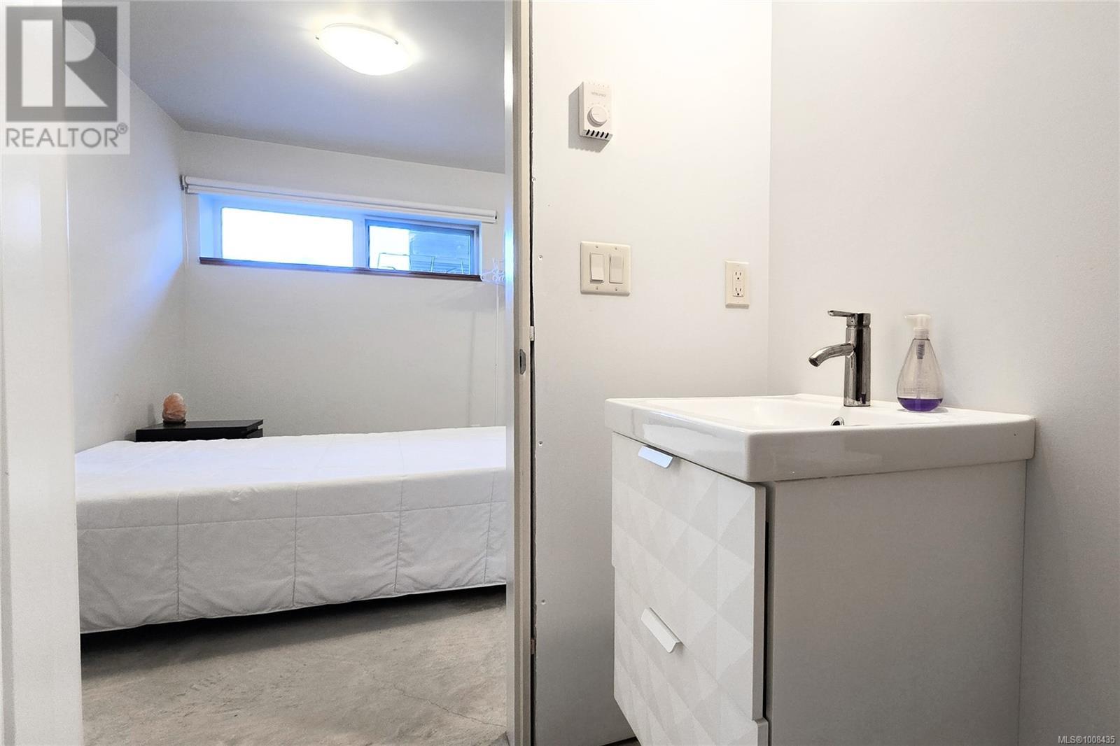604 Alberto Rd, Tofino