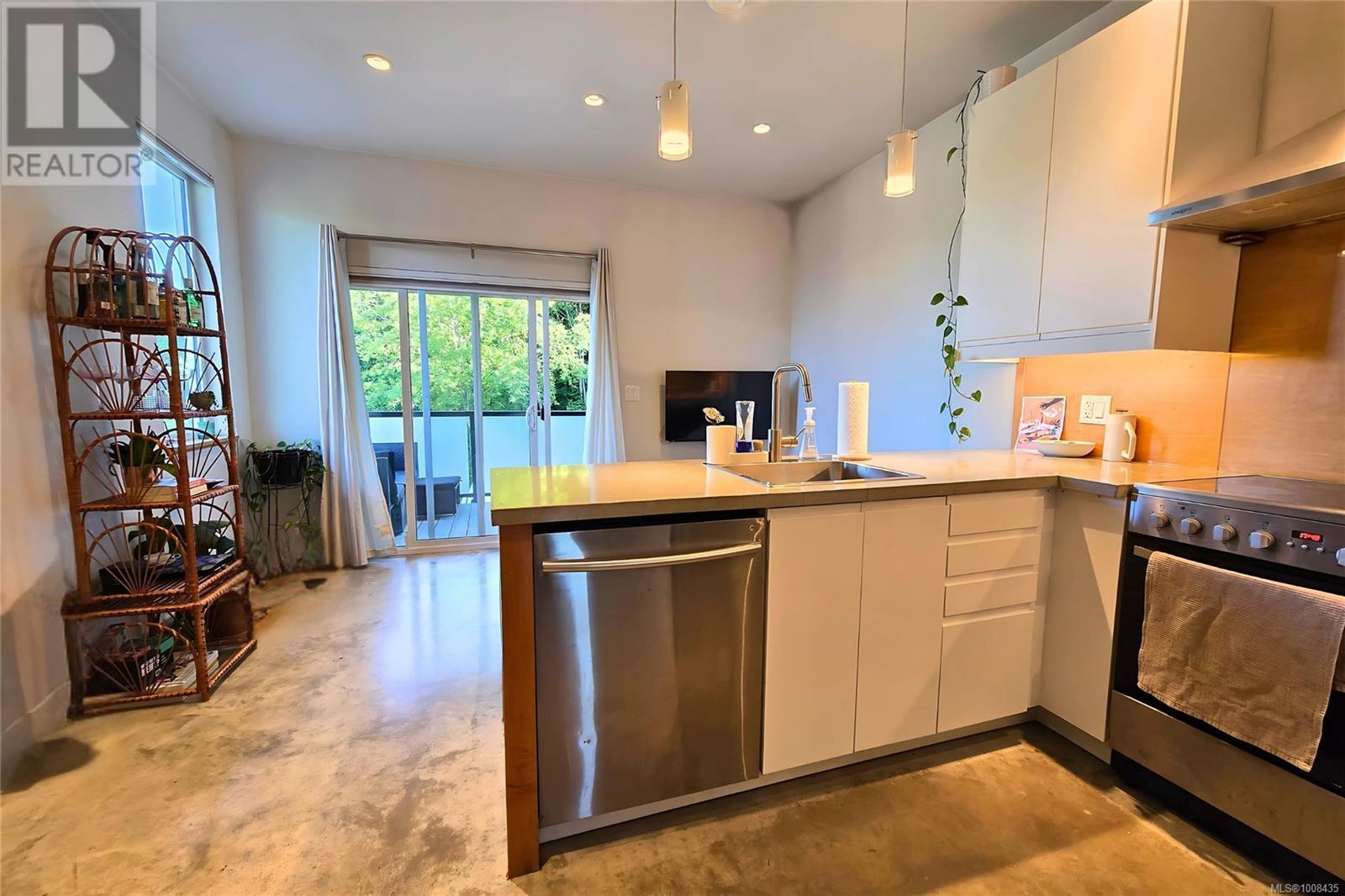 604 Alberto Rd, Tofino