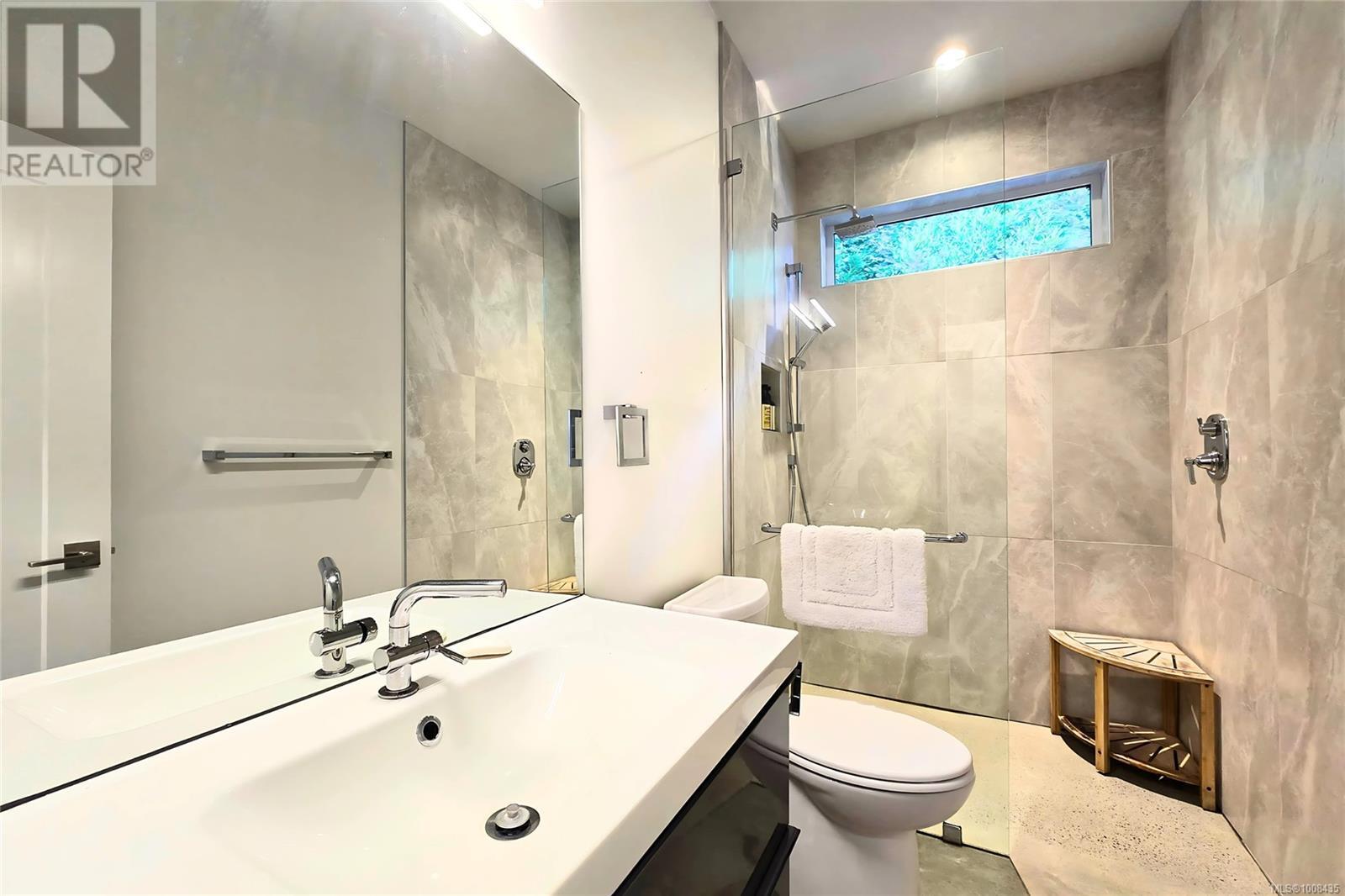604 Alberto Rd, Tofino
