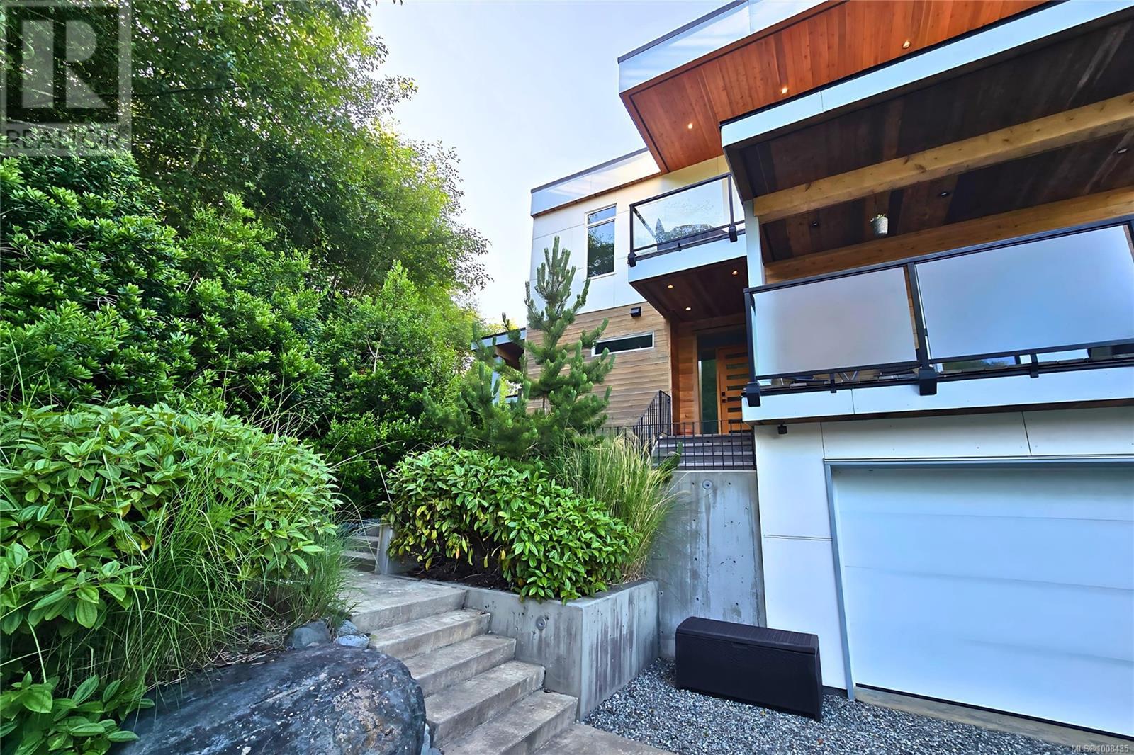 604 Alberto Rd, Tofino