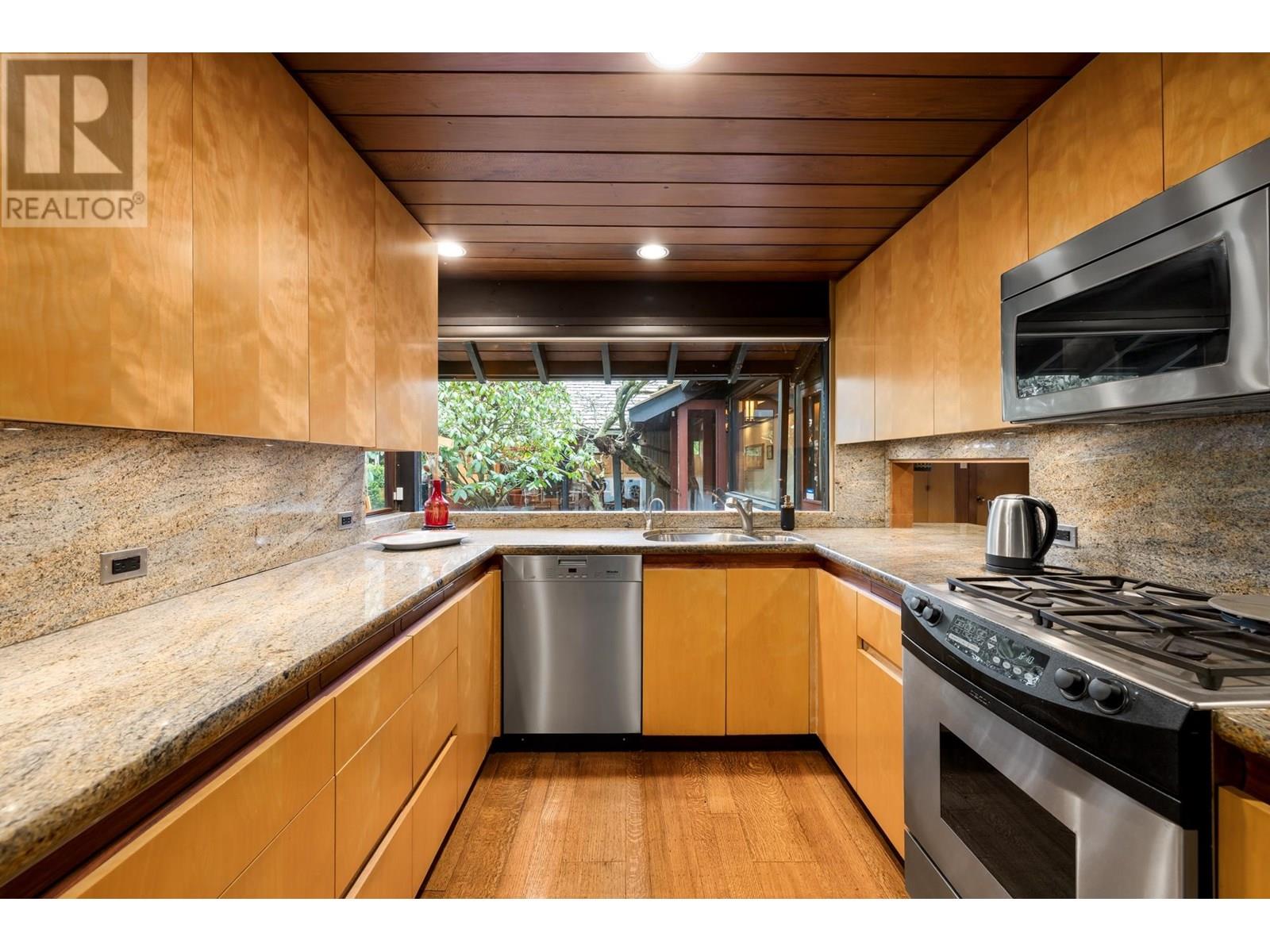 Photo 16 of 6821 Laurel Street, Vancouver BC