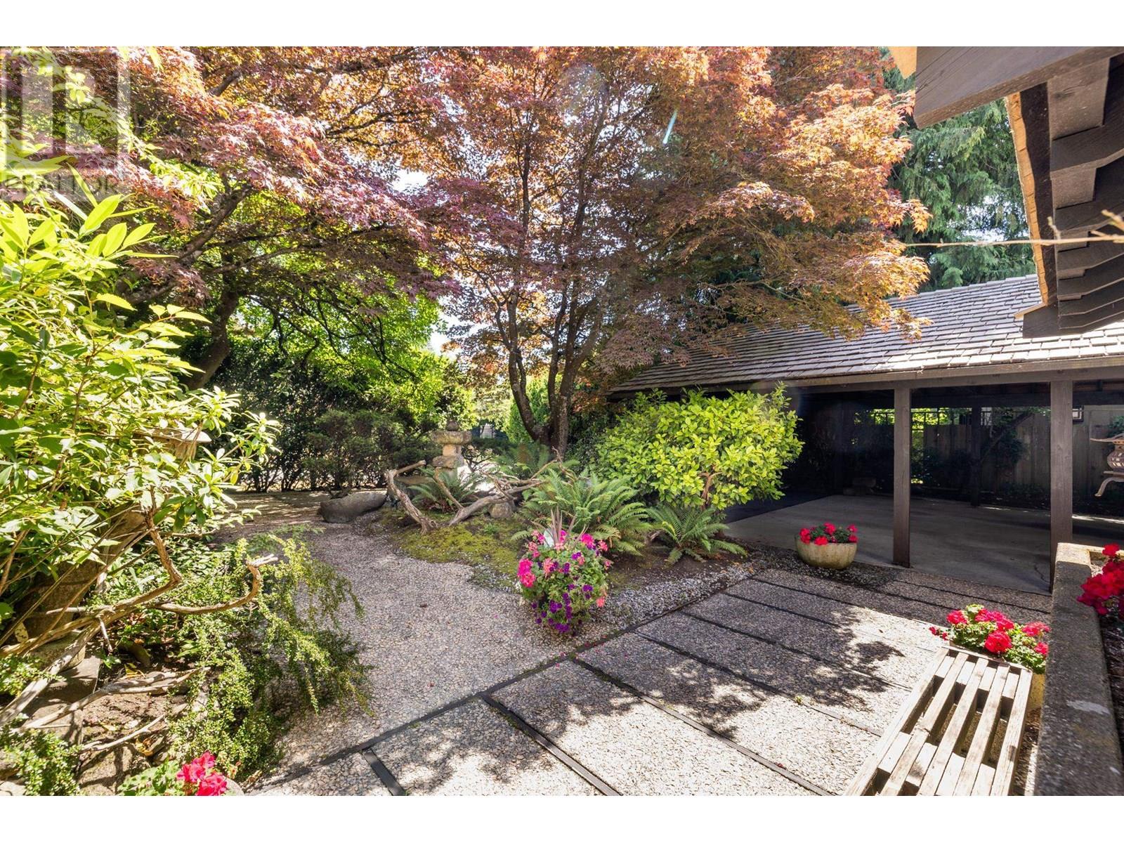 Photo 7 of 6821 Laurel Street, Vancouver BC