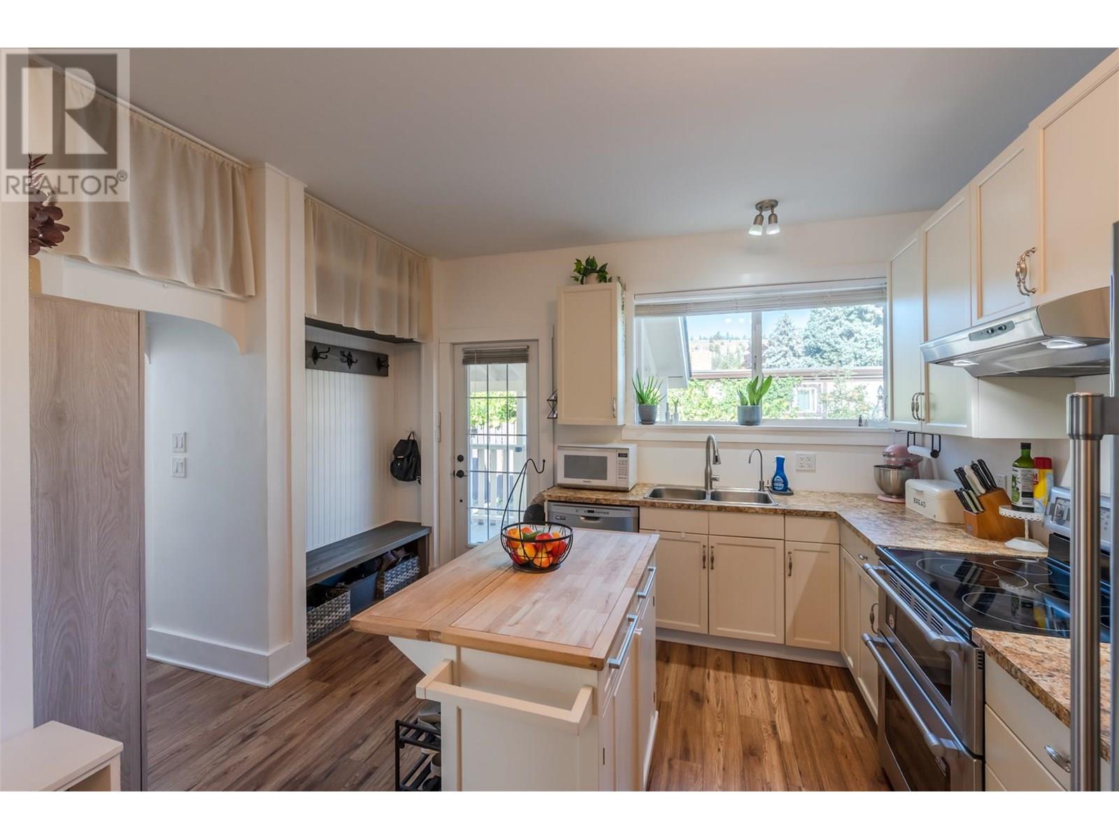  11105 Ward Street, Summerland