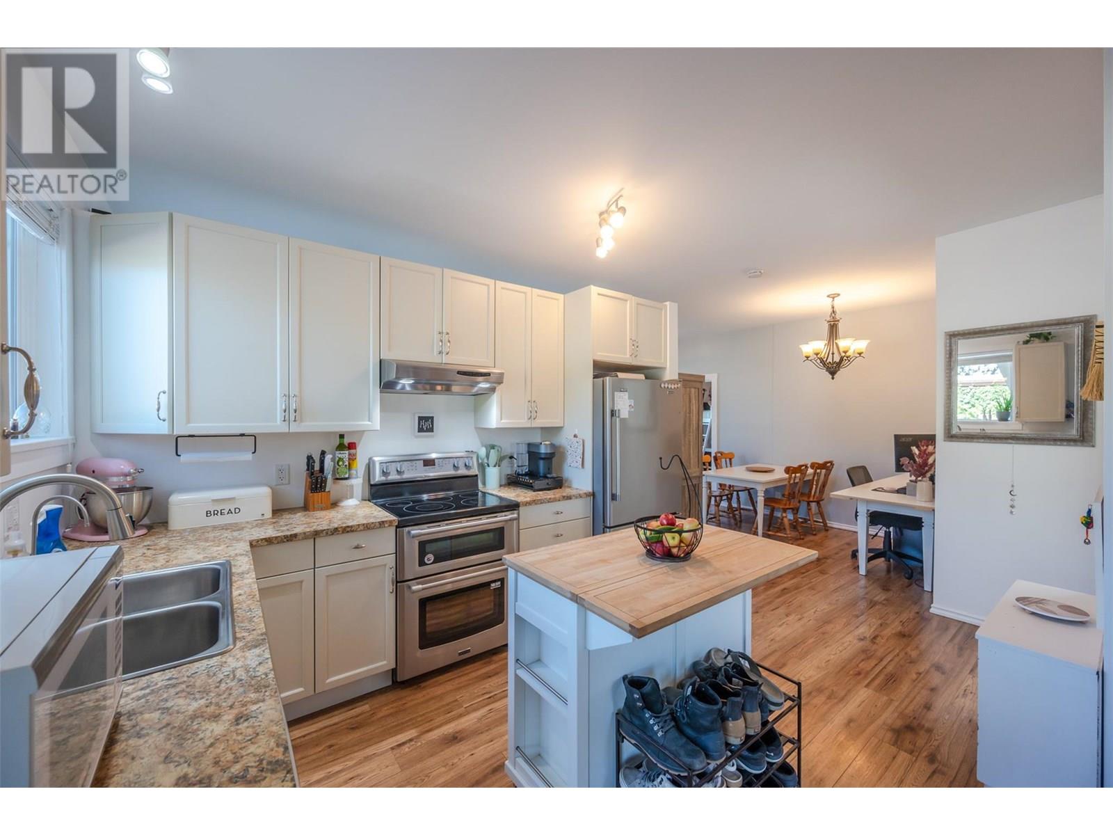  11105 Ward Street, Summerland