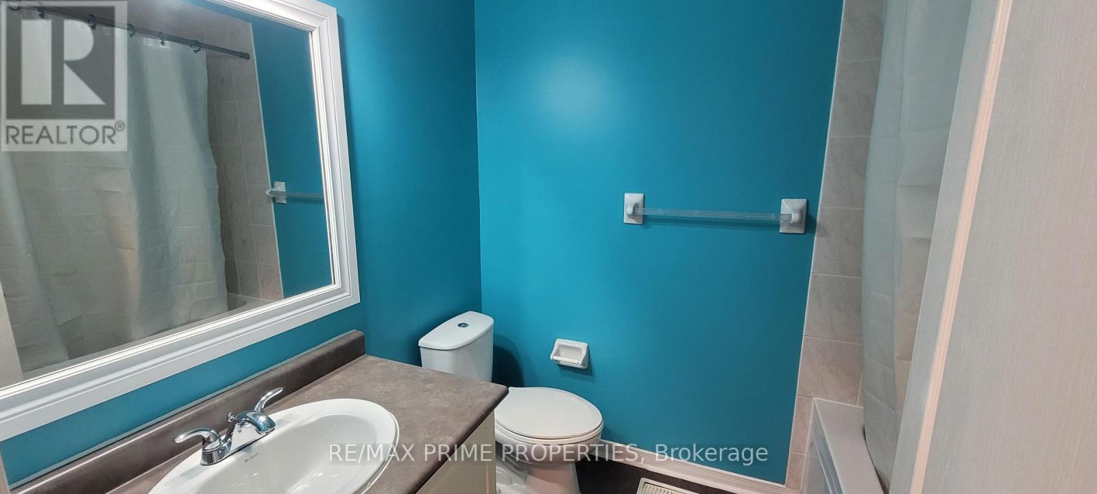 Photo 4 of 124 Glasgow Crescent, Georgina ON