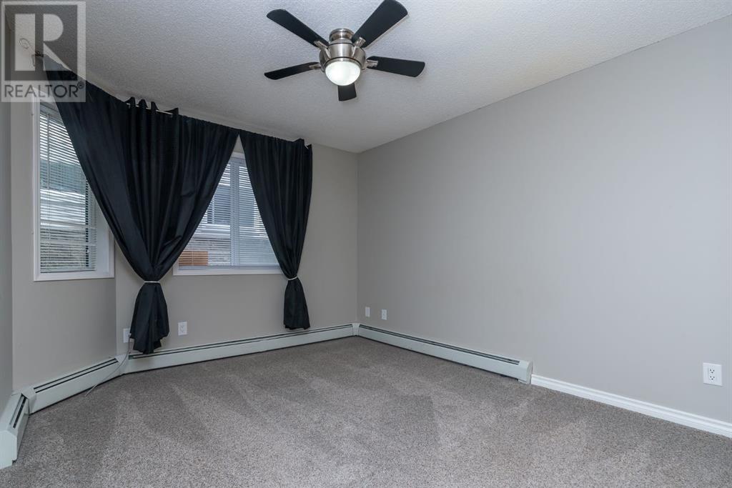 Single Family House for Sale in   Sierra Morena Mews SW Signal Hill Calgary 