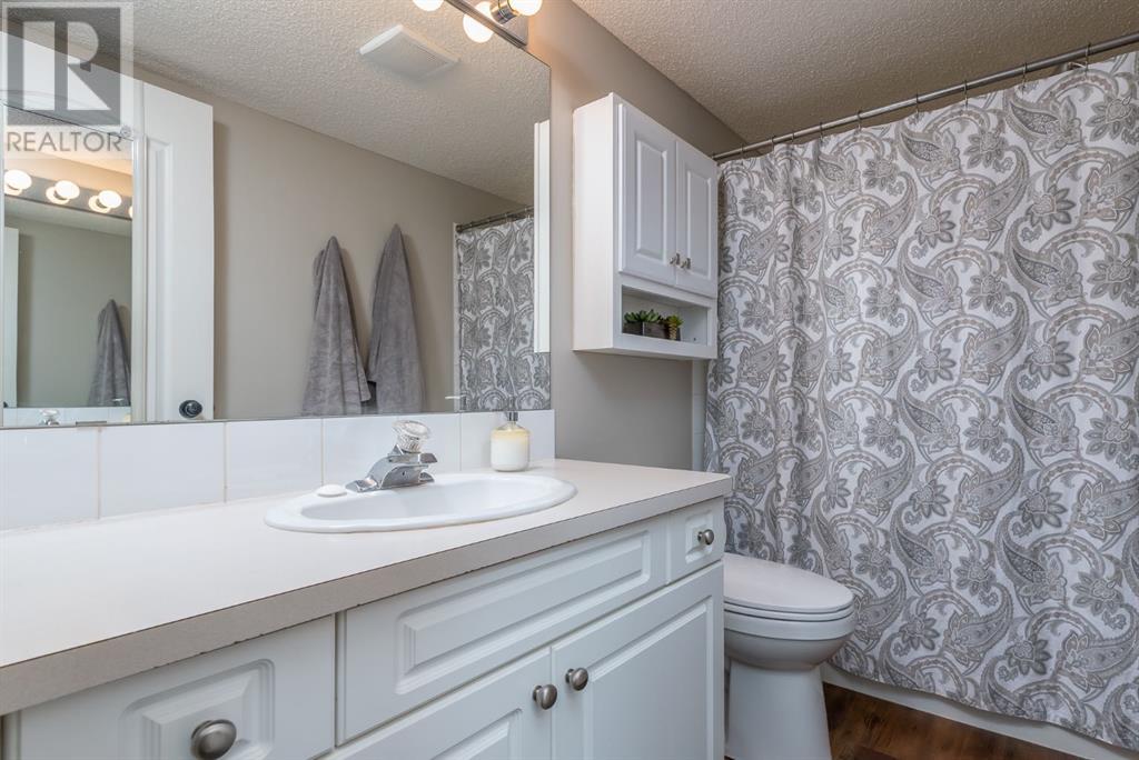 Single Family House for Sale in   Sierra Morena Mews SW Signal Hill Calgary 