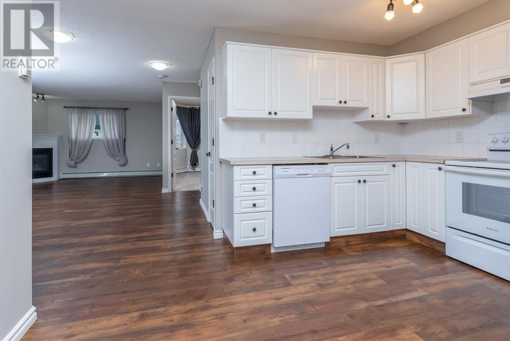 Single Family House for Sale in   Sierra Morena Mews SW Signal Hill Calgary 