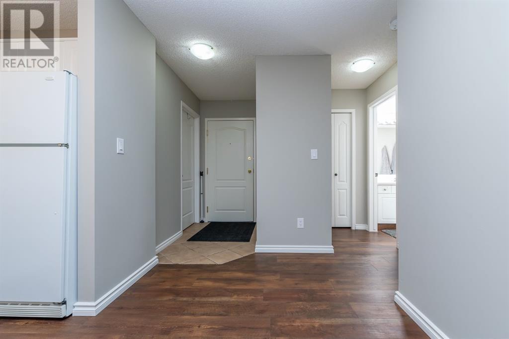 Single Family House for Sale in   Sierra Morena Mews SW Signal Hill Calgary 