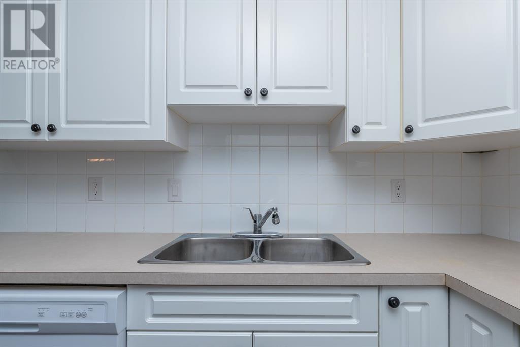 Single Family House for Sale in   Sierra Morena Mews SW Signal Hill Calgary 