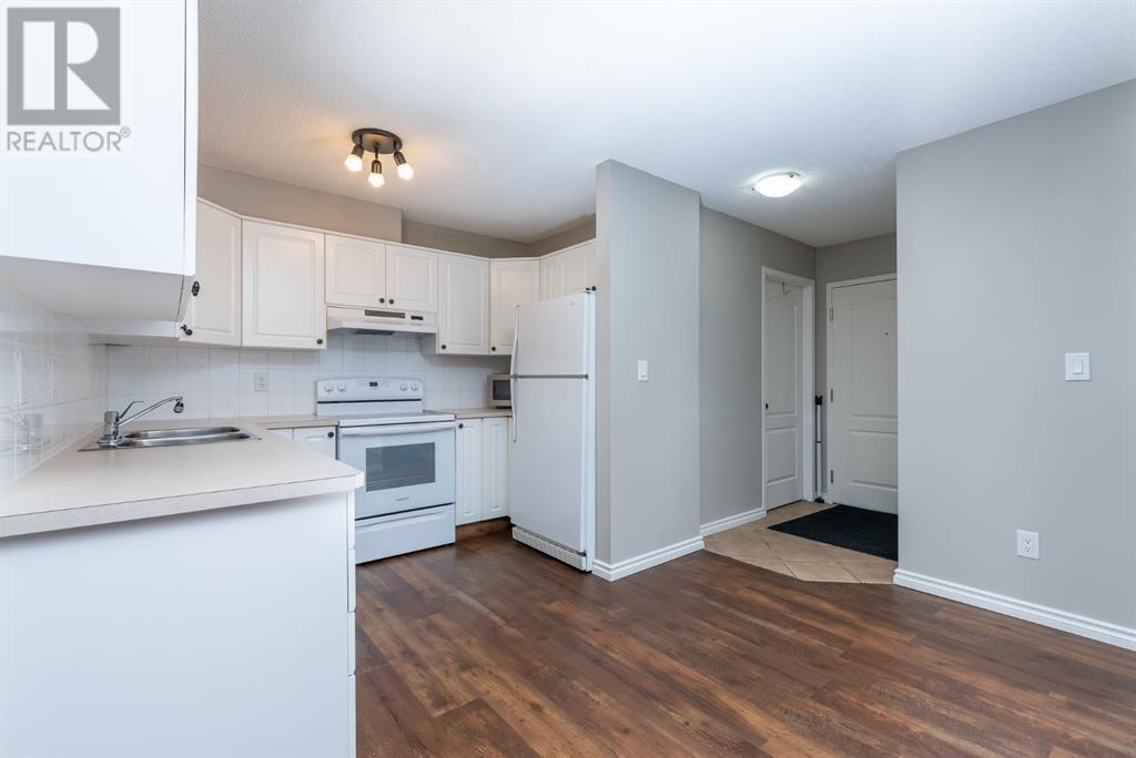 Single Family House for Sale in   Sierra Morena Mews SW Signal Hill Calgary 