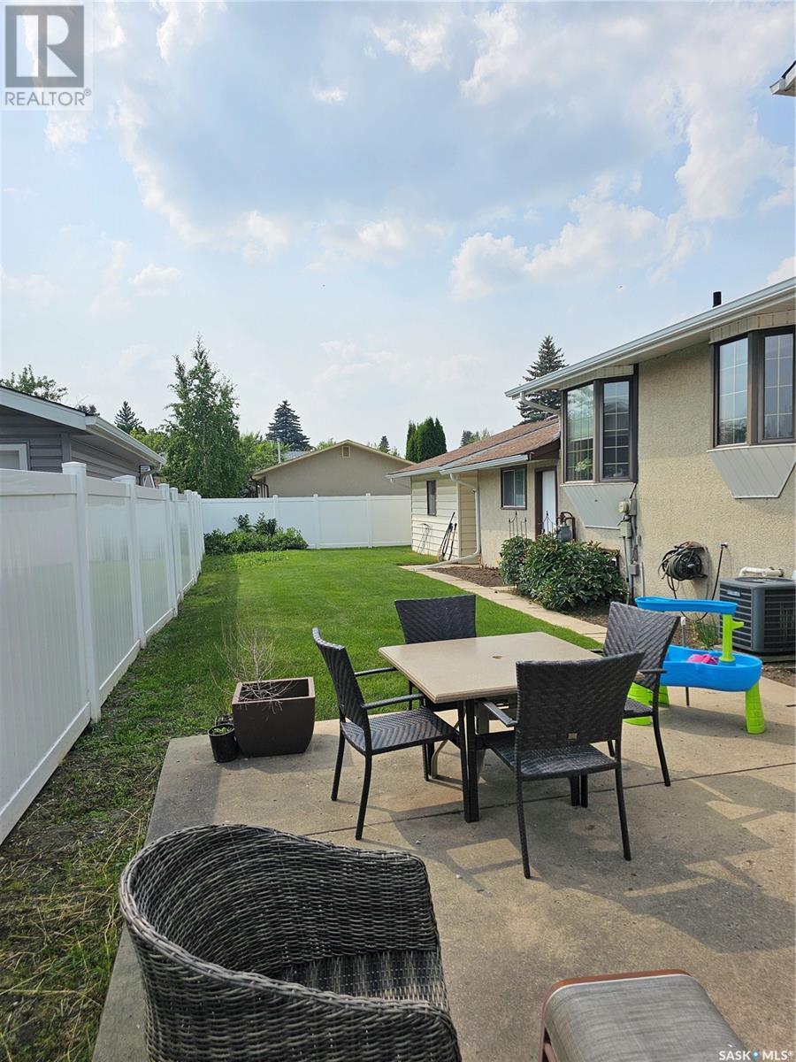 Photo 1 of 702 Mckercher Drive W, Saskatoon SK