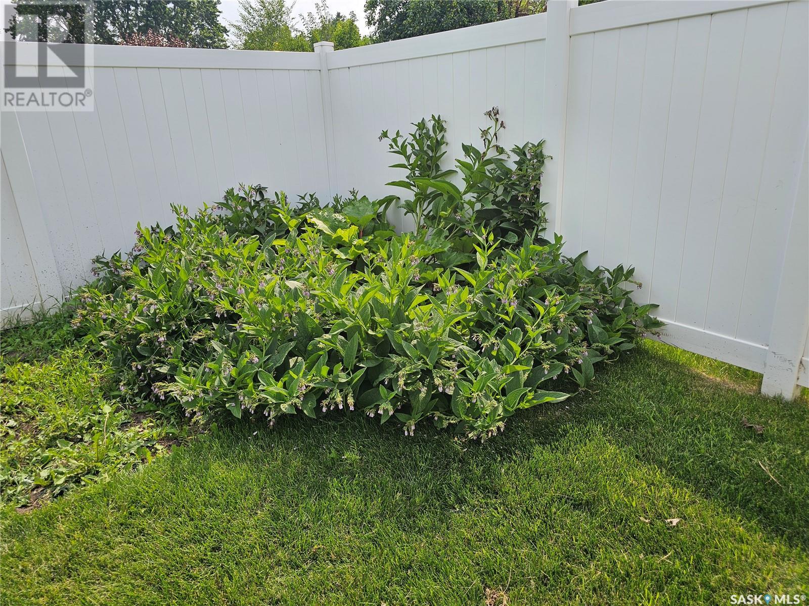 Photo 12 of 702 Mckercher Drive W, Saskatoon SK