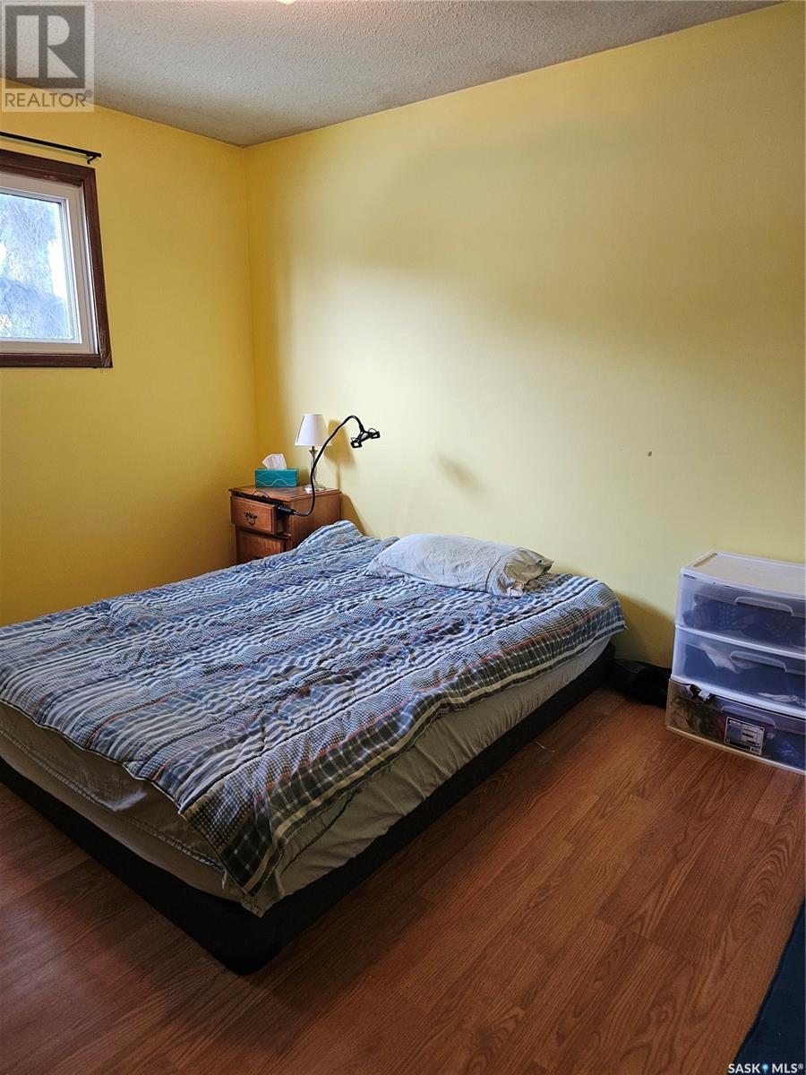 Photo 6 of 702 Mckercher Drive W, Saskatoon SK