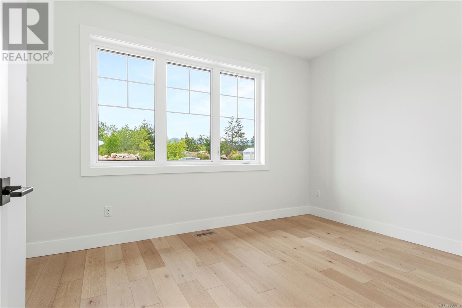 Photo 3 of 3428 Rhys Rd, Courtenay BC