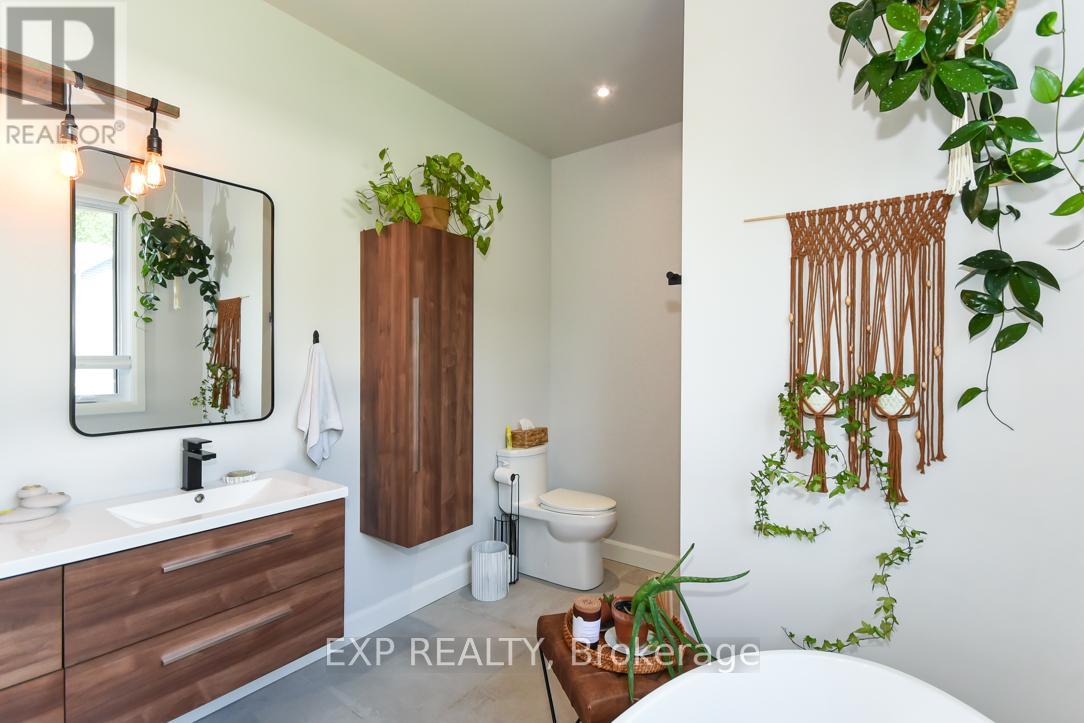 Photo 17 of 1579 Rollin Road, Clarencerockland ON