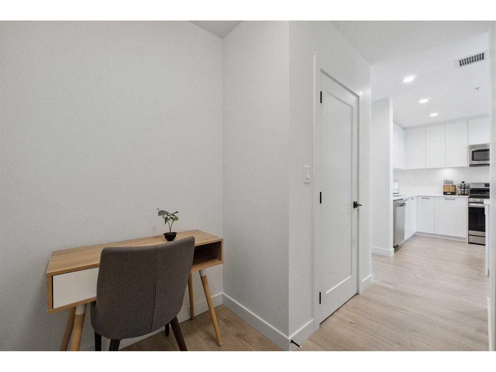 Photo 10 of B 404 20018 83 A Avenue, Langley BC