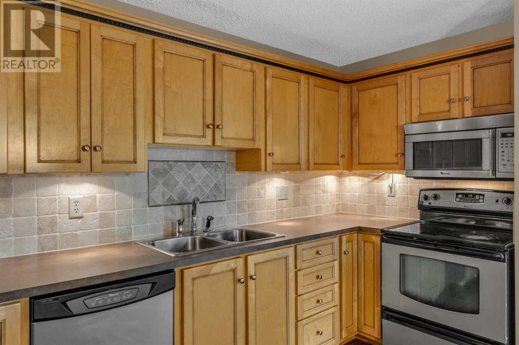 Single Family House 5 Level for Sale in   Woodacres Crescent SW Woodbine Calgary 