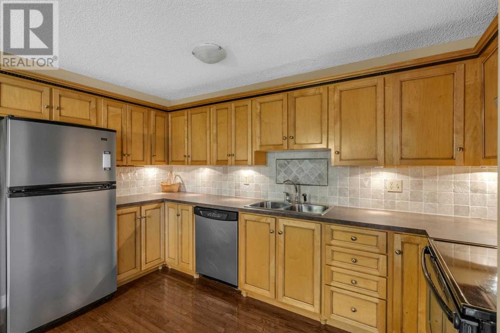 Single Family House 5 Level for Sale in   Woodacres Crescent SW Woodbine Calgary 