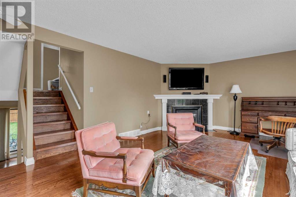 Single Family House 5 Level for Sale in   Woodacres Crescent SW Woodbine Calgary 