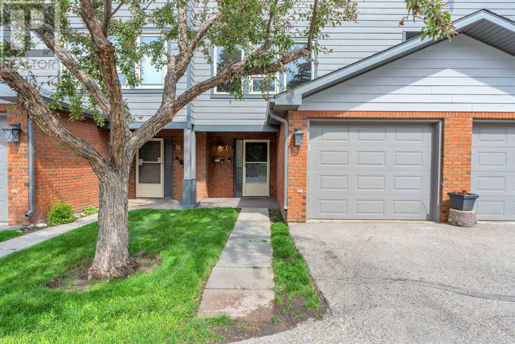 Single Family House 5 Level for Sale in   Woodacres Crescent SW Woodbine Calgary 