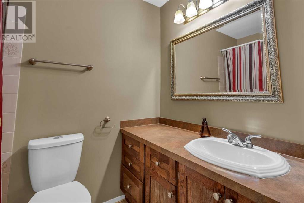 Single Family House 5 Level for Sale in   Woodacres Crescent SW Woodbine Calgary 