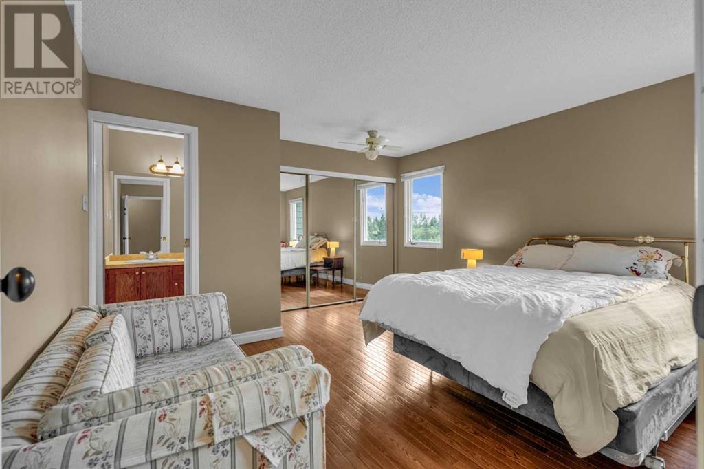 Single Family House 5 Level for Sale in   Woodacres Crescent SW Woodbine Calgary 
