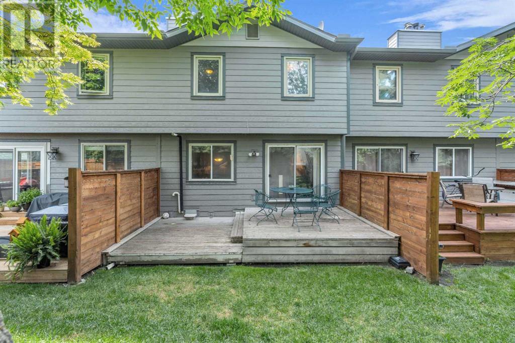Single Family House 5 Level for Sale in   Woodacres Crescent SW Woodbine Calgary 