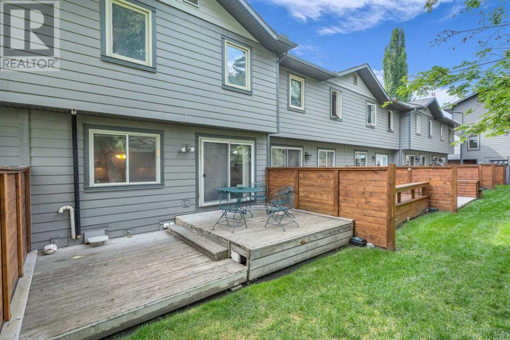 Single Family House 5 Level for Sale in   Woodacres Crescent SW Woodbine Calgary 