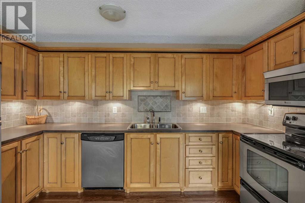 Single Family House 5 Level for Sale in   Woodacres Crescent SW Woodbine Calgary 