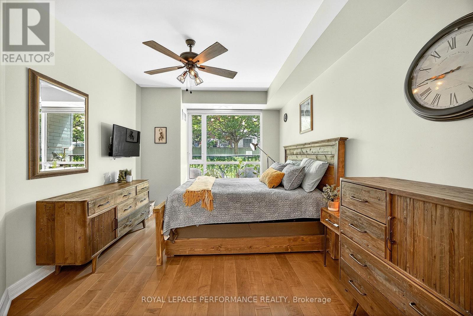 Photo 10 of 103 200 Besserer Street, Ottawa ON