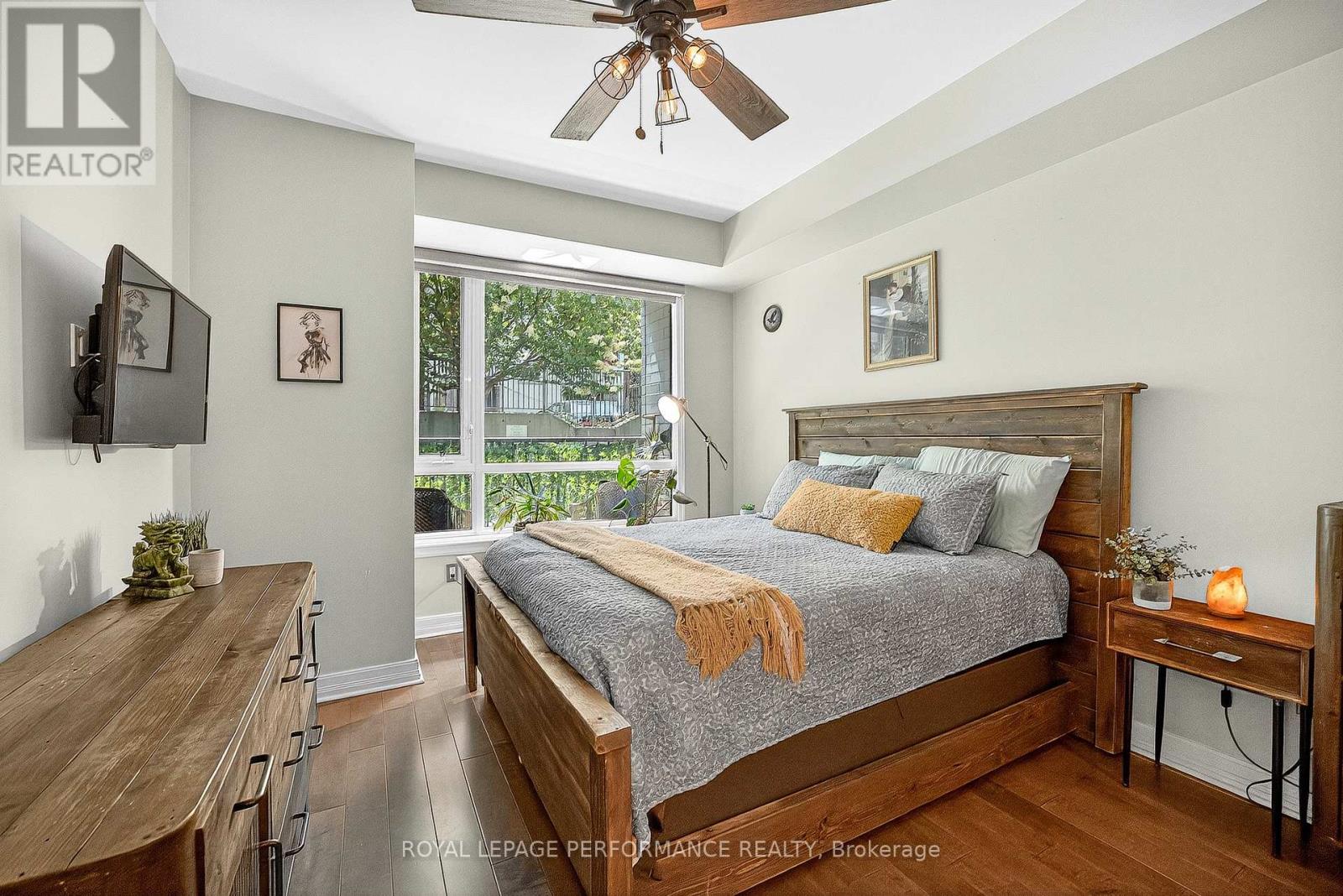 Photo 13 of 103 200 Besserer Street, Ottawa ON