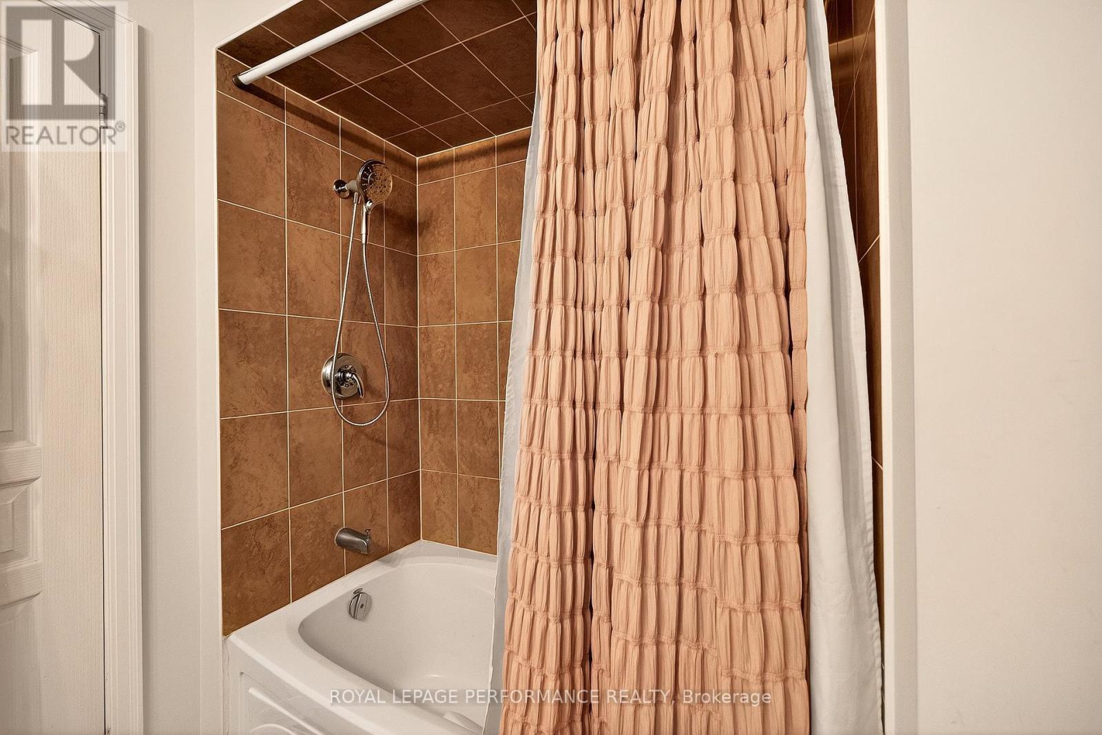 Photo 11 of 103 200 Besserer Street, Ottawa ON