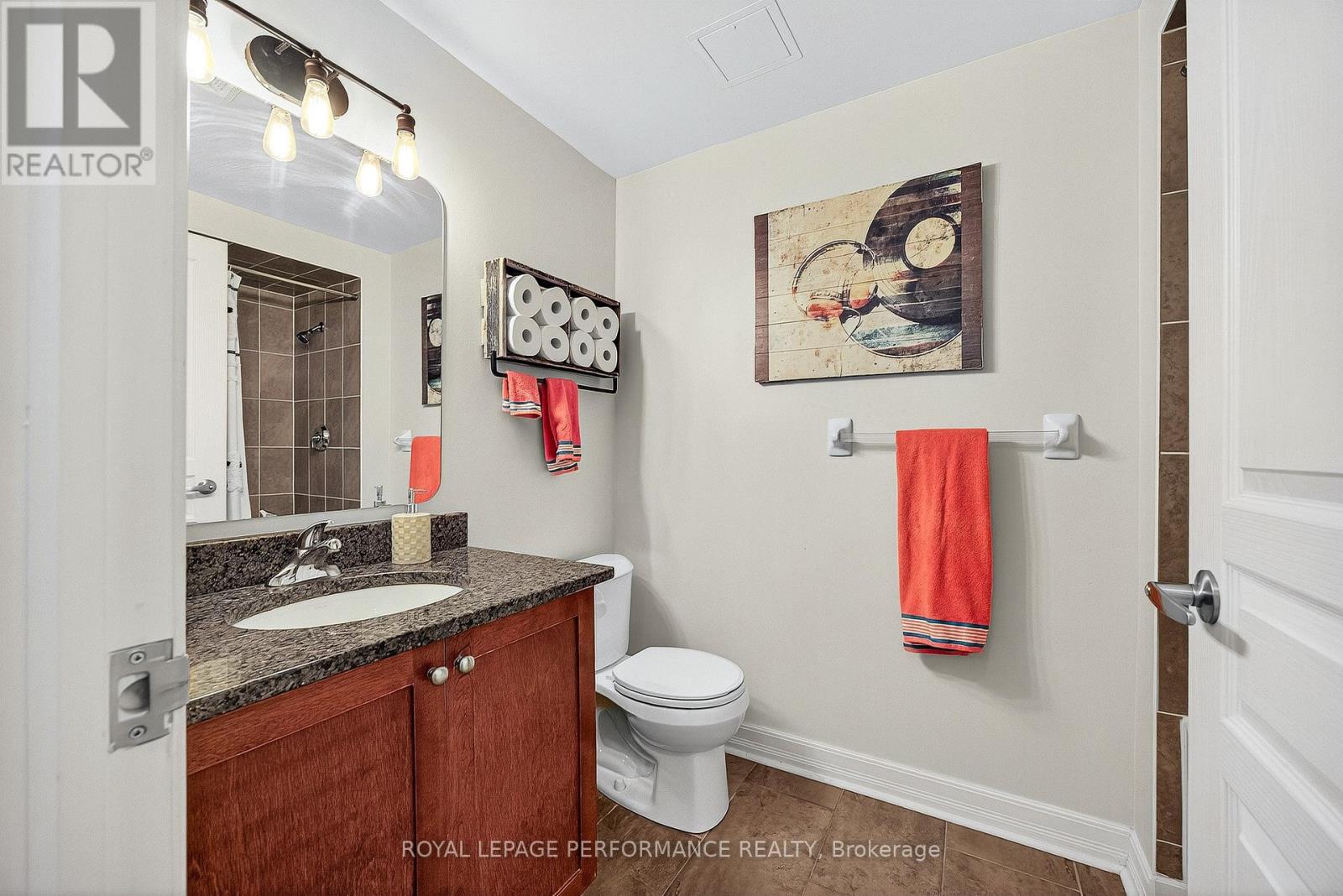 Photo 12 of 103 200 Besserer Street, Ottawa ON