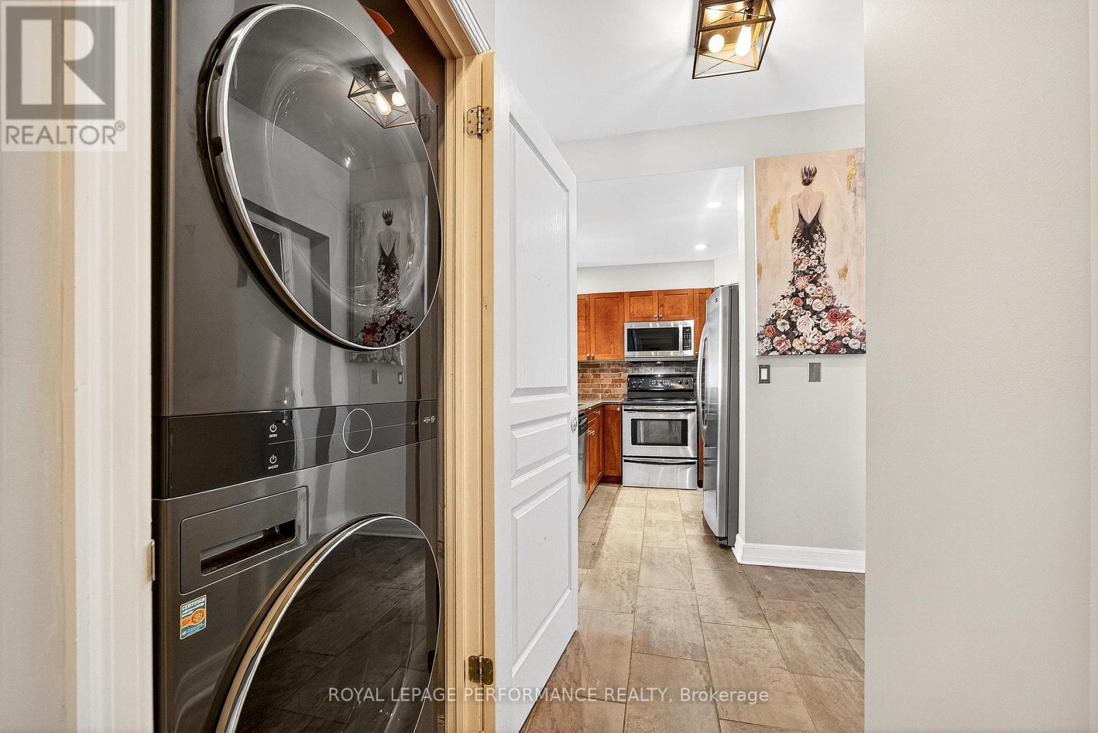 Photo 15 of 103 200 Besserer Street, Ottawa ON