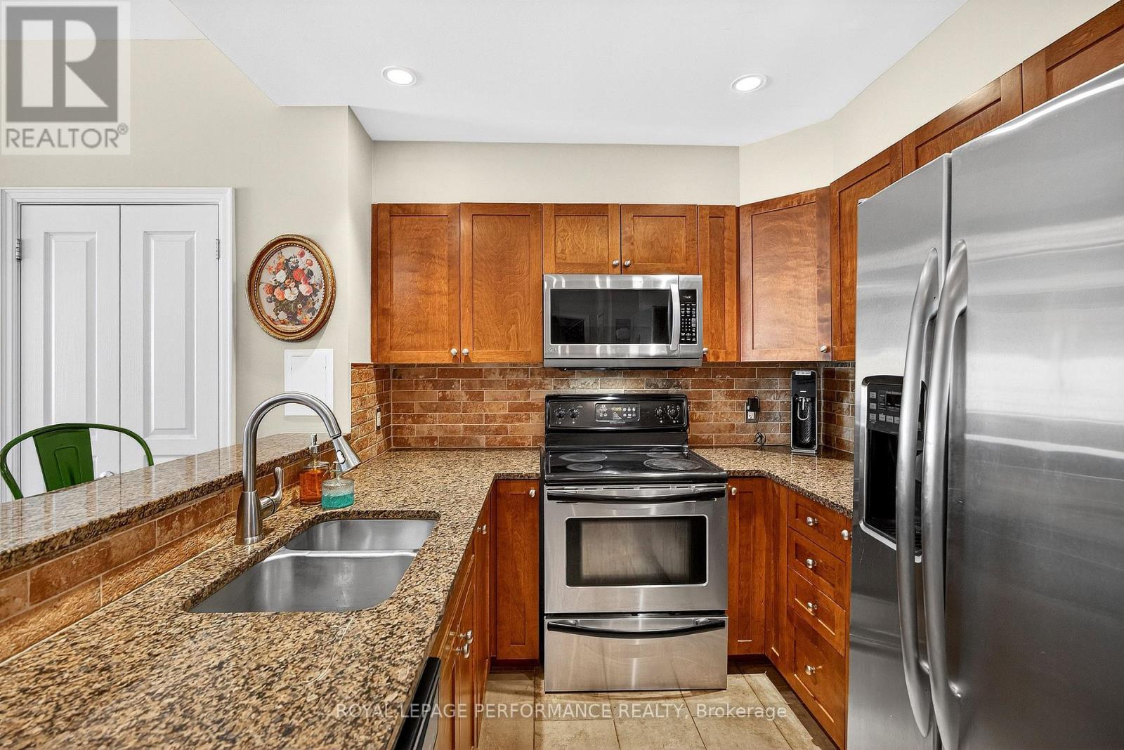 Kitch-Granite counter tops, stainless st appliance