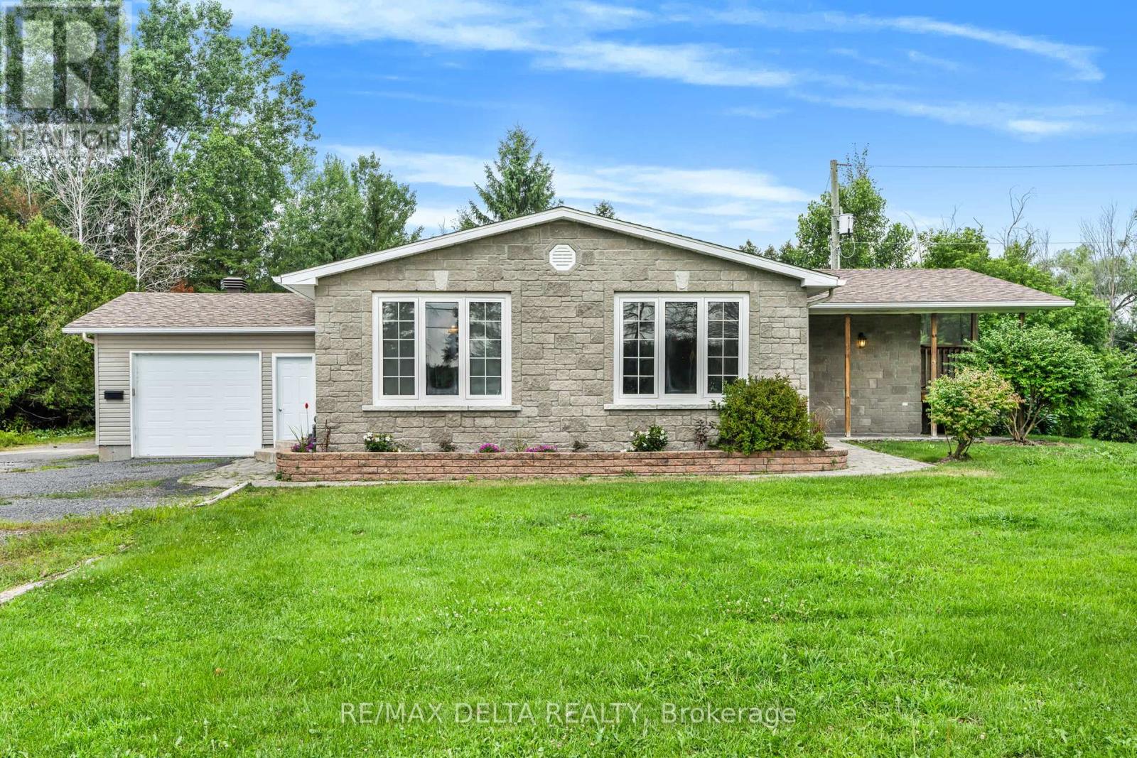 Photo 10 of 353 Russell Road, Clarencerockland ON