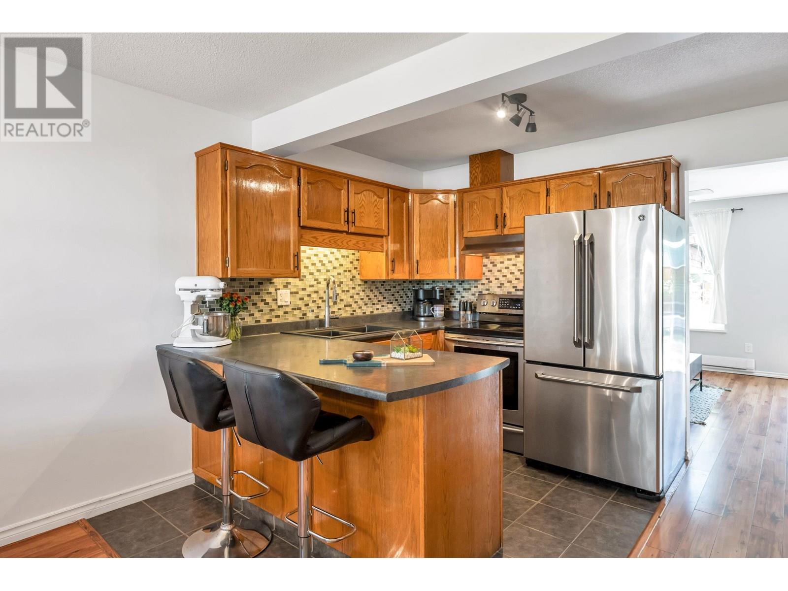 Photo 5 of 3 11757 207 Street, Maple Ridge BC