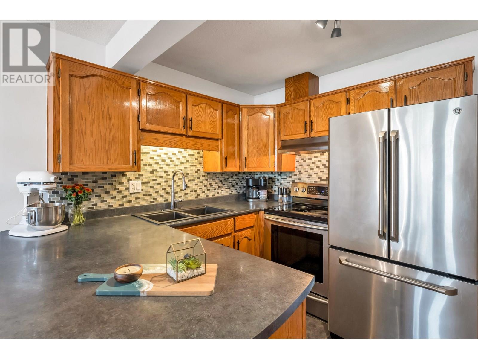 Photo 17 of 3 11757 207 Street, Maple Ridge BC