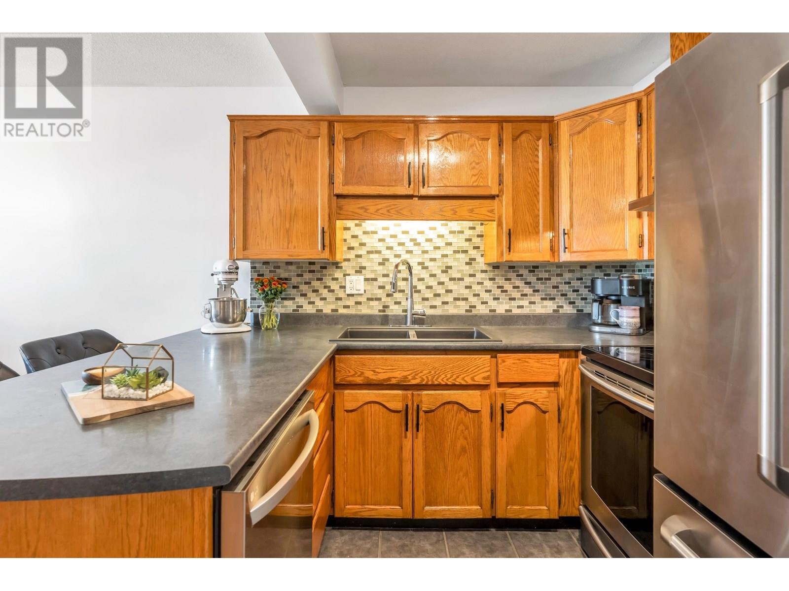 Photo 16 of 3 11757 207 Street, Maple Ridge BC